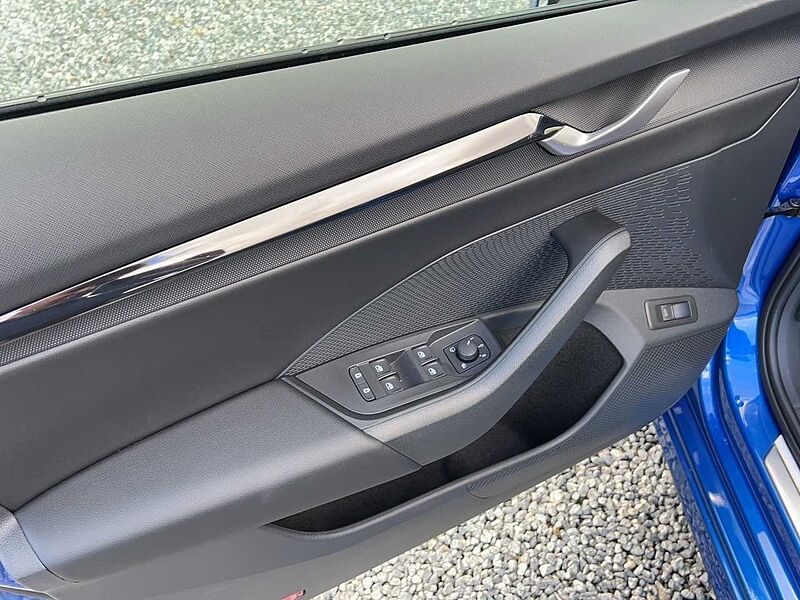 SKODA Octavia Combi IV 1.5 TSI e-TEC DSG Sportline