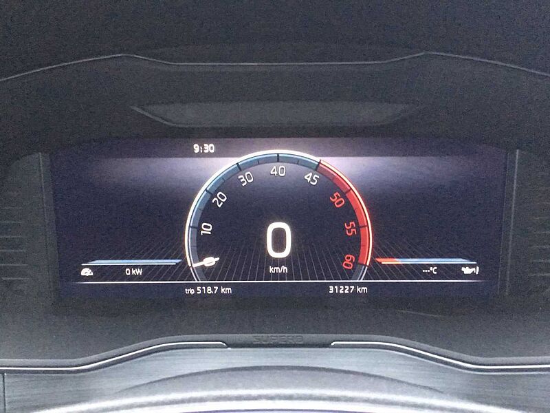 SKODA Superb Combi 2.0 TDI DSG Ambition Navi Kamera