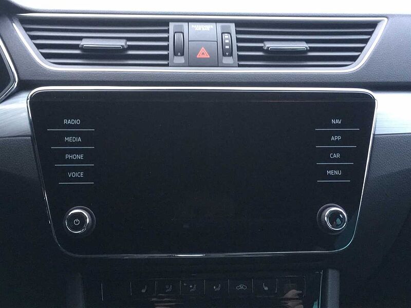 SKODA Superb Combi 2.0 TDI DSG Ambition Navi Kamera