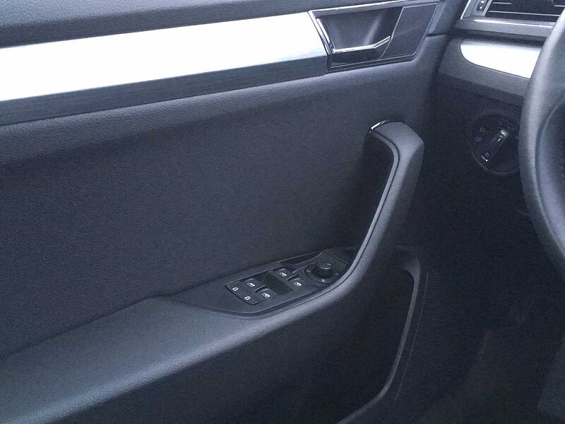 SKODA Superb Combi 2.0 TDI DSG Ambition Navi Kamera