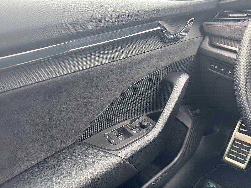 SKODA Octavia Combi RS 1.4 TSI iV Navi ACC