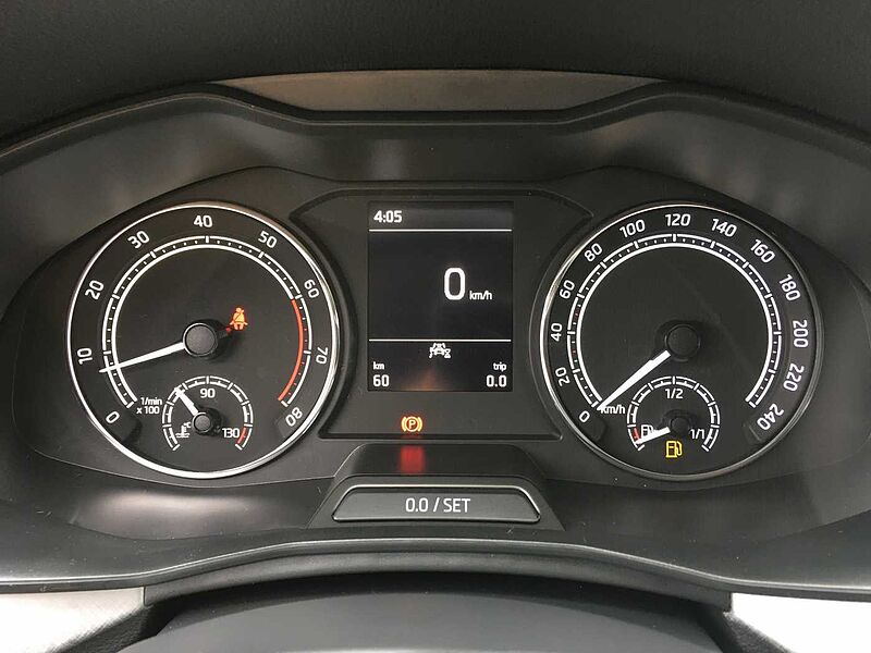 SKODA Kamiq 1.5 TSI Tour PDC+SHZ+KLIMA